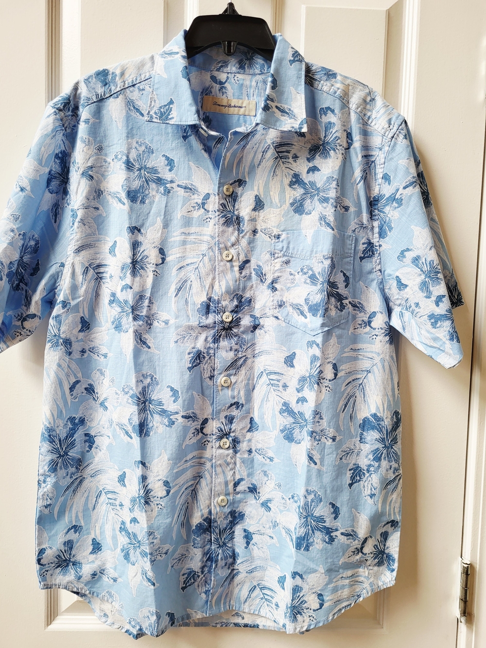 Tommy Bahama Men's Light Sky Blue Floral Button Up Shirt Size M 100% Cotton